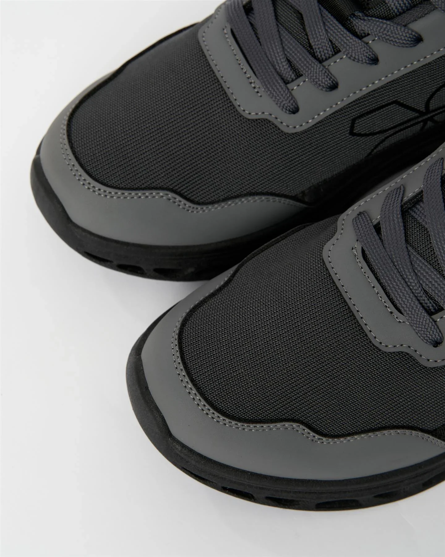 Crosshatch Jesmond Trainer - Image 2