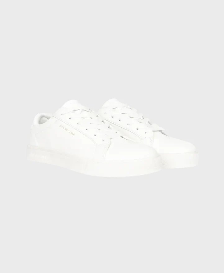 Duck and Cover Claspar Trainers