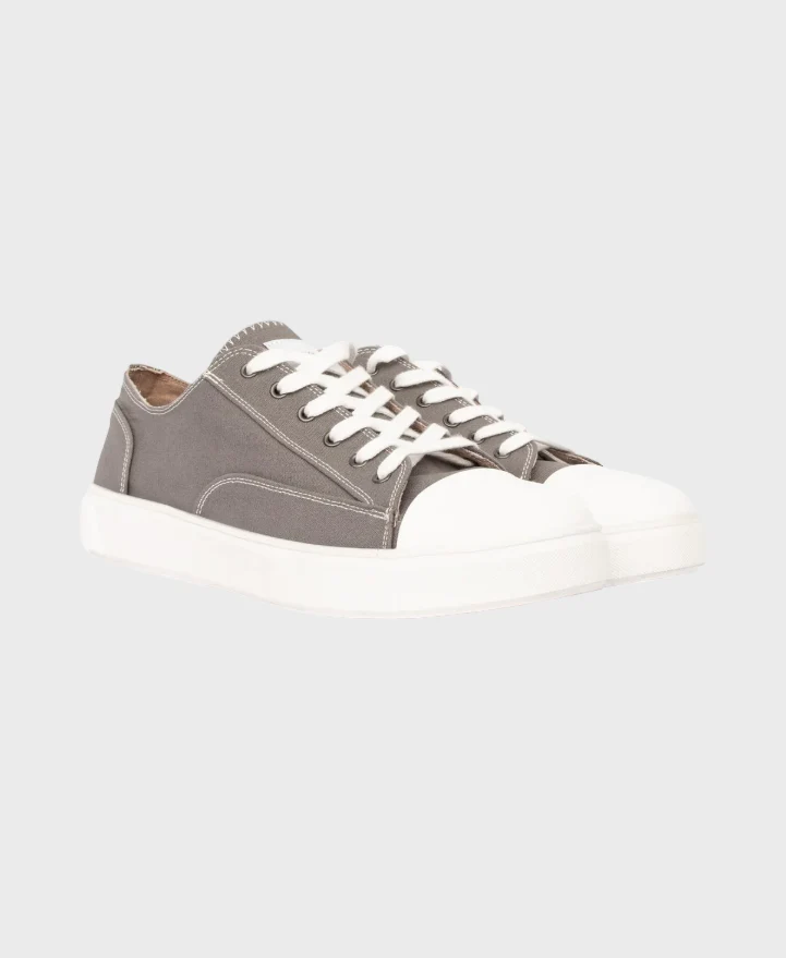 Duck and Cover Nesta Trainers