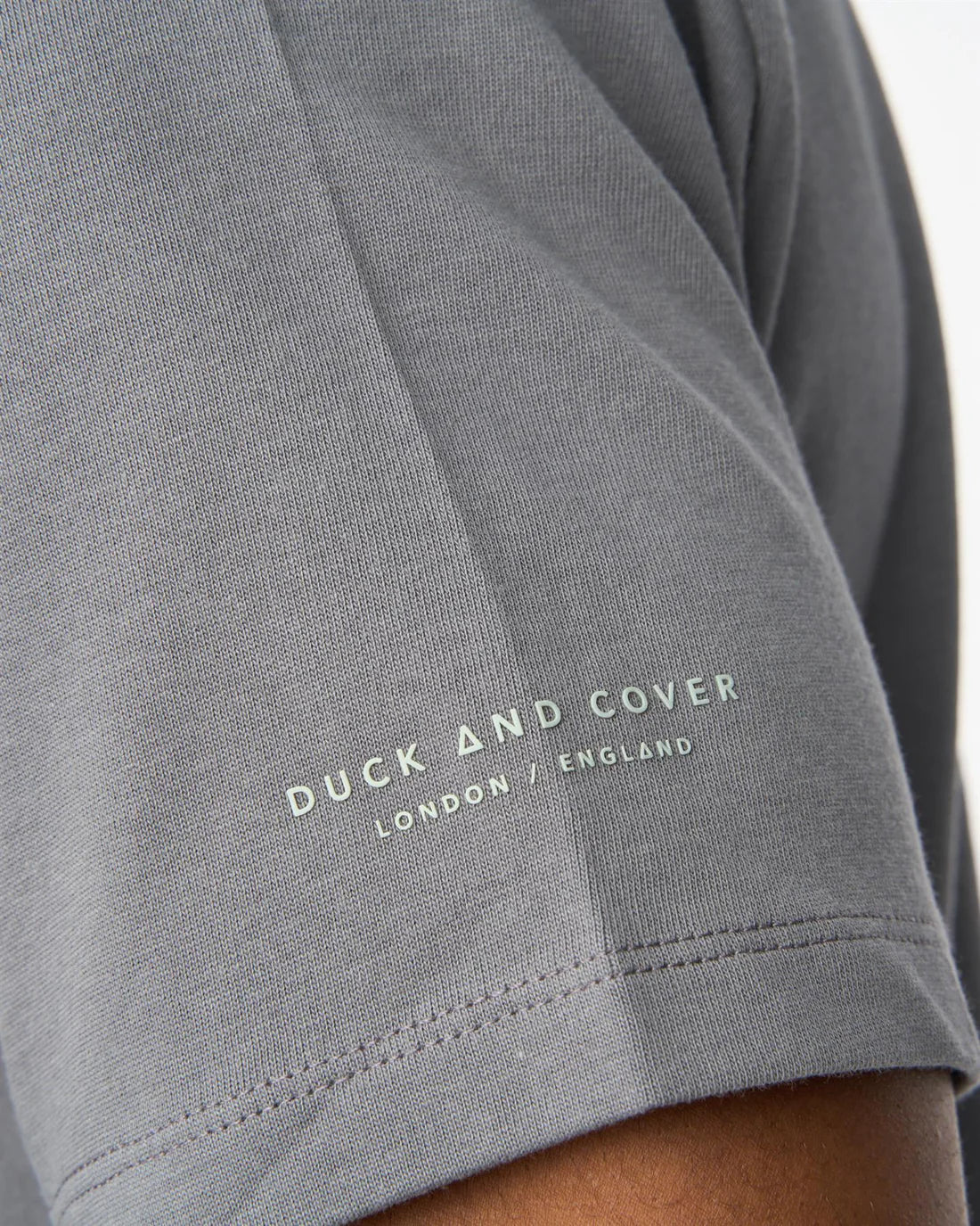 Duck and Cover Polymoore Heavy T-Shirt - Image 4