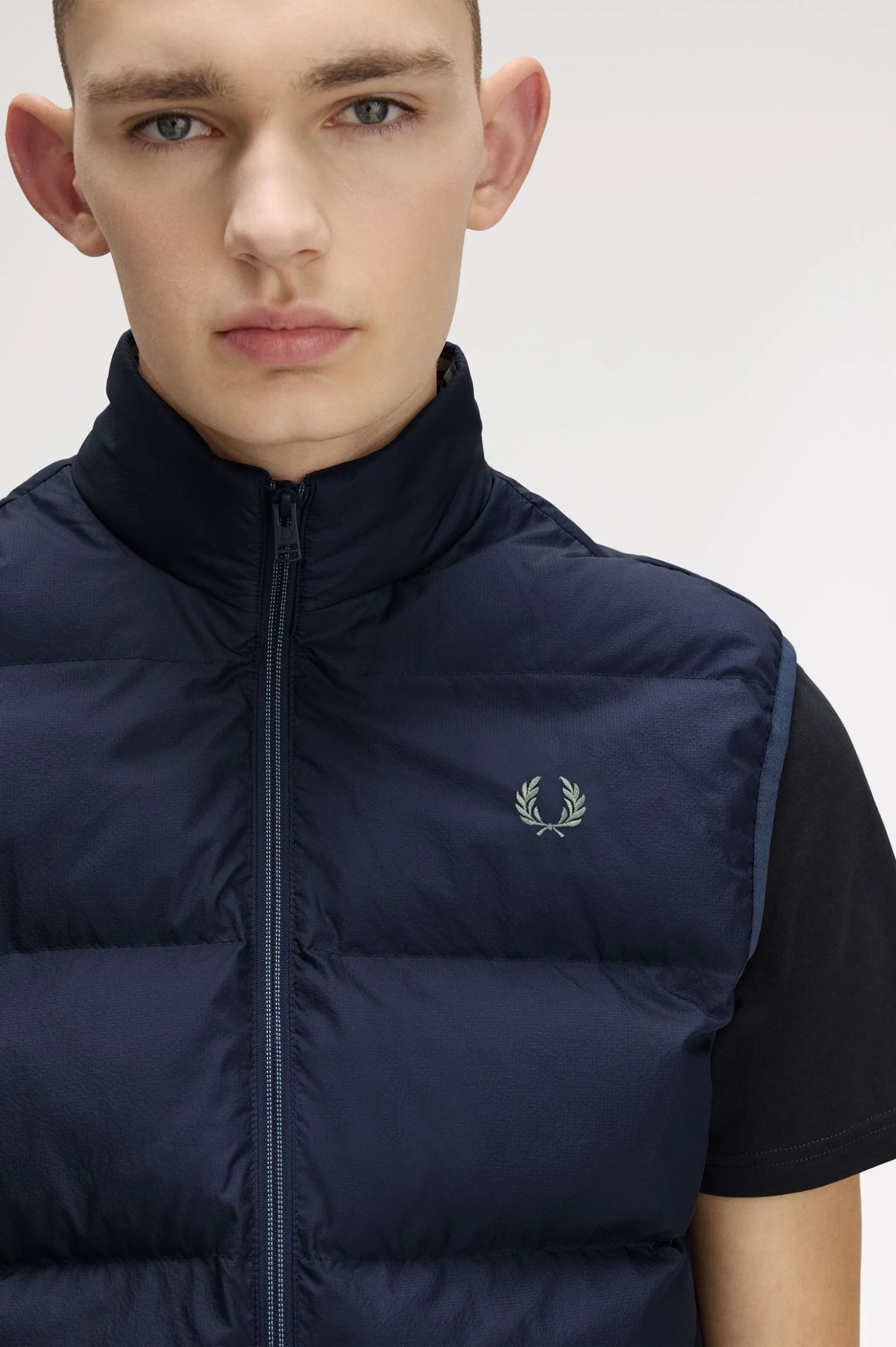 Fred Perry J8522 Insulated Gilet 738 Dark Airforce - Image 3
