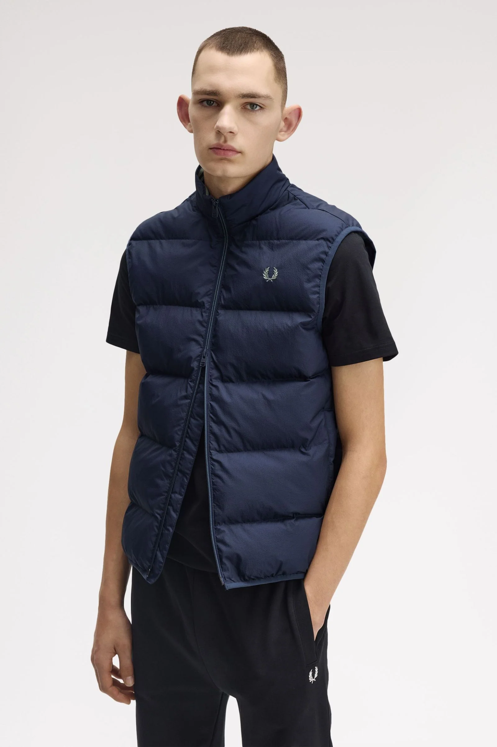 Fred Perry J8522 Insulated Gilet 738 Dark Airforce - Image 4