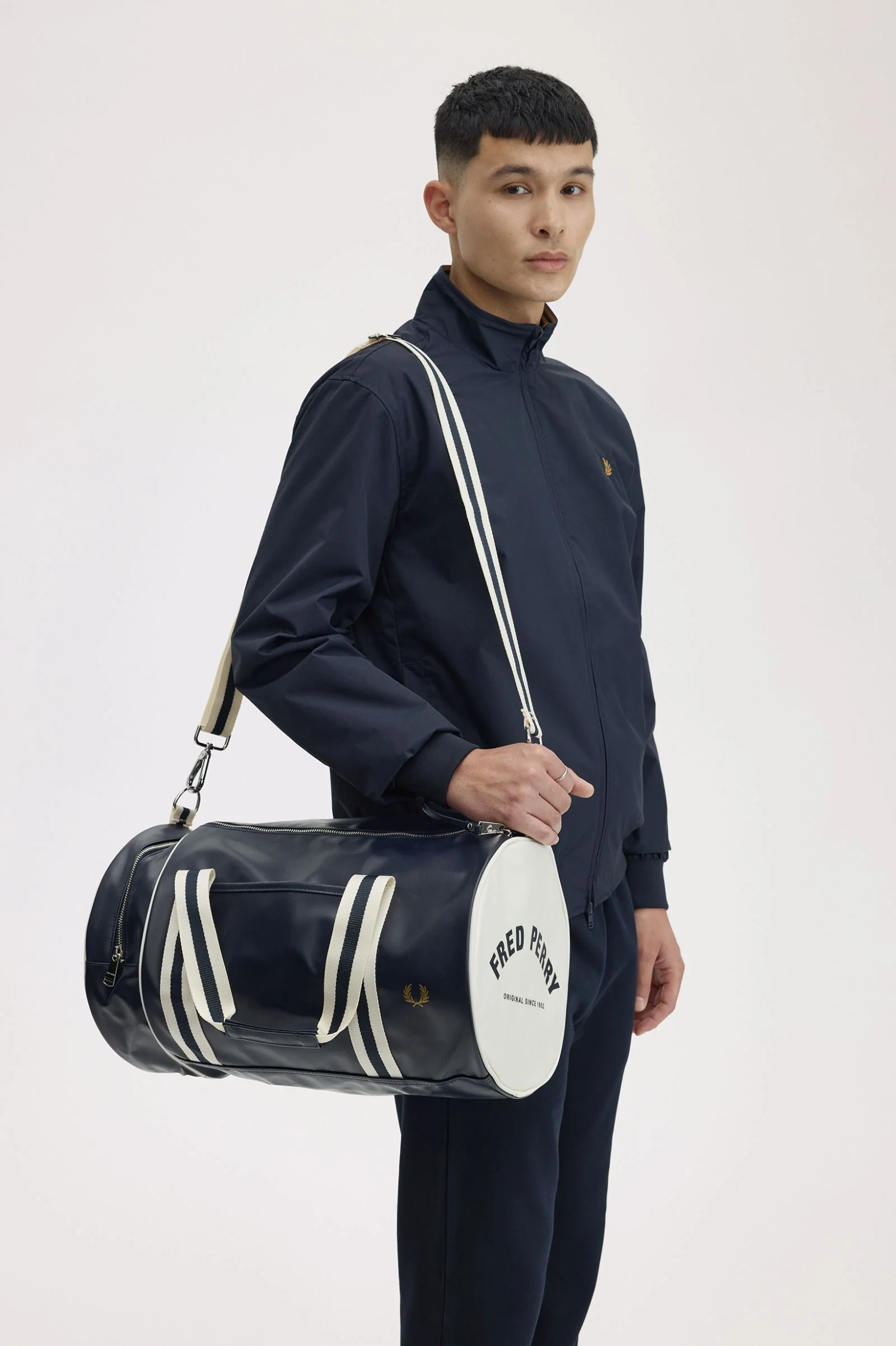 Fred Perry L7255 Classic Barrel Bag 635 - Navy/Ecru - Image 5