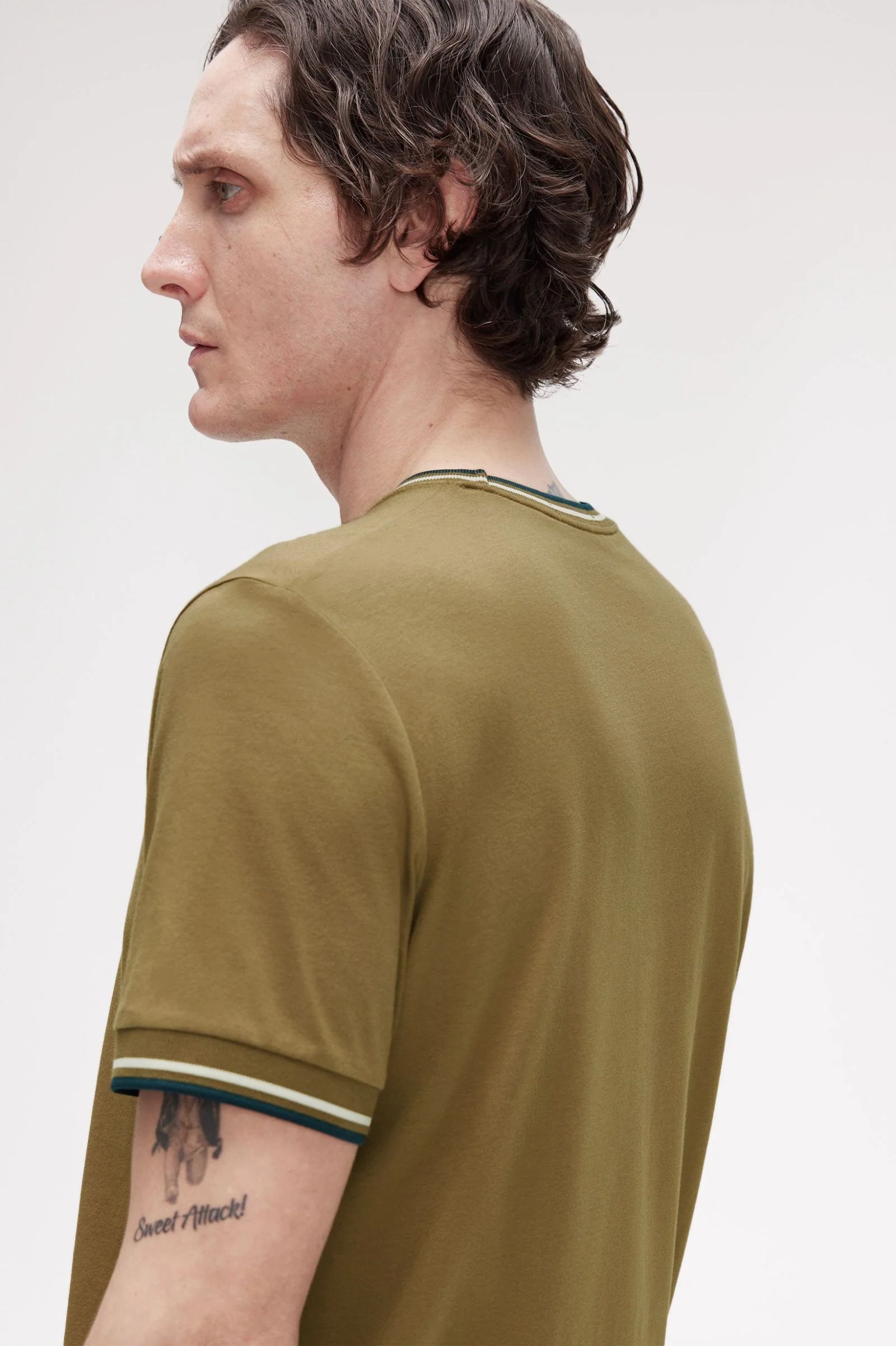Fred Perry M1588V Twin Tipped T-Shirt Z60 Shadestone/Ecru - Image 3