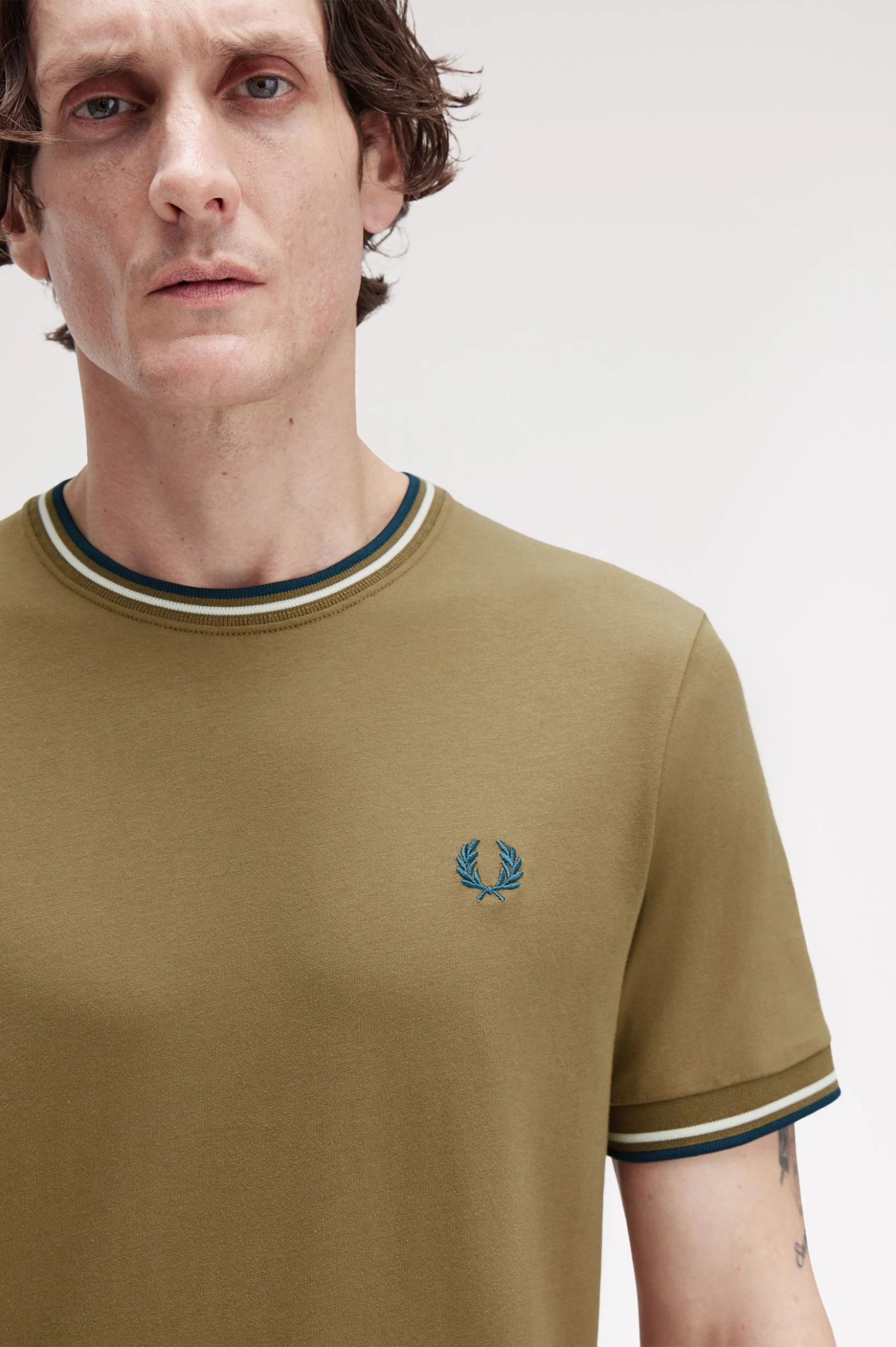 Fred Perry M1588V Twin Tipped T-Shirt Z60 Shadestone/Ecru - Image 4