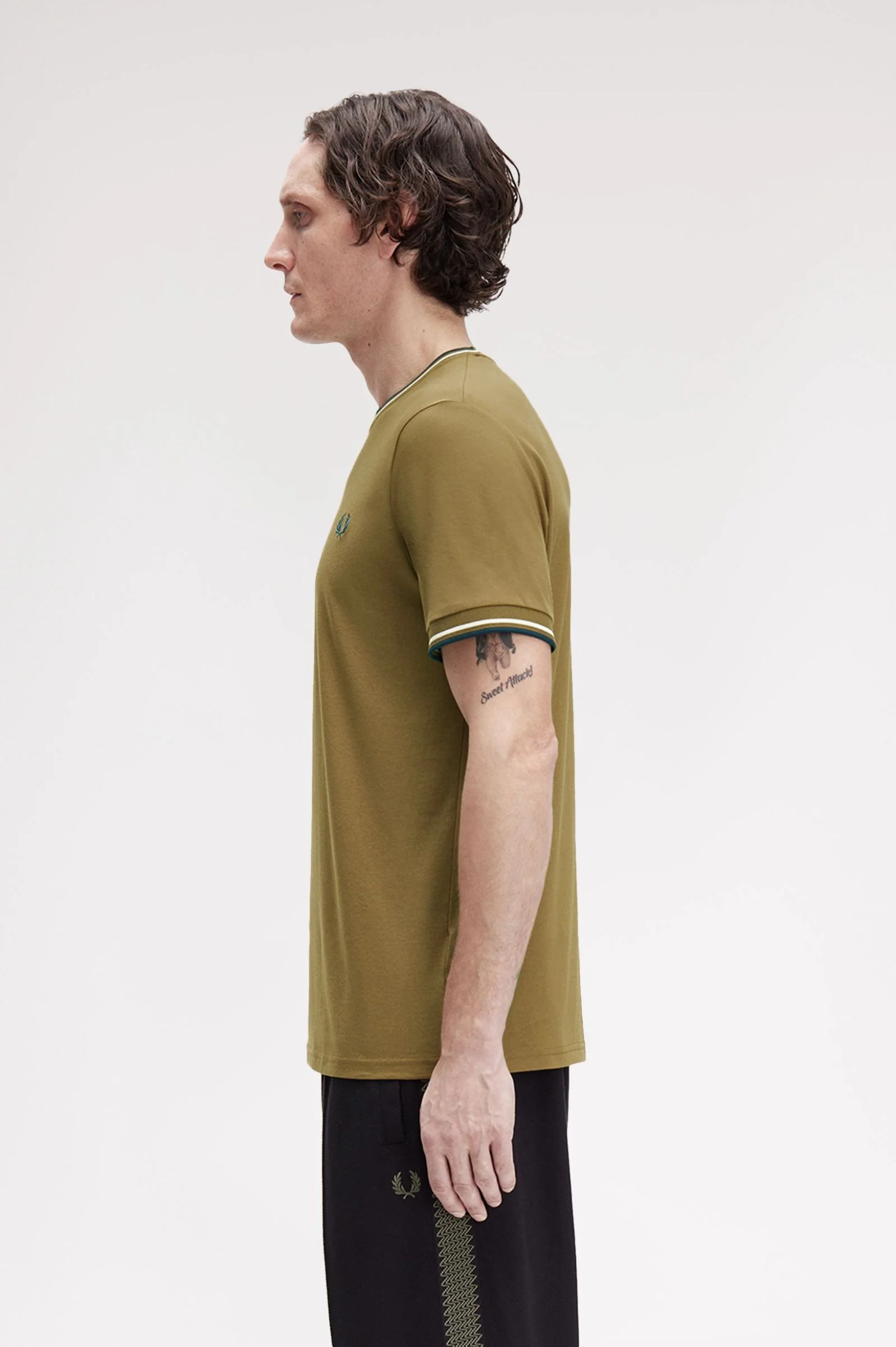 Fred Perry M1588V Twin Tipped T-Shirt Z60 Shadestone/Ecru - Image 5
