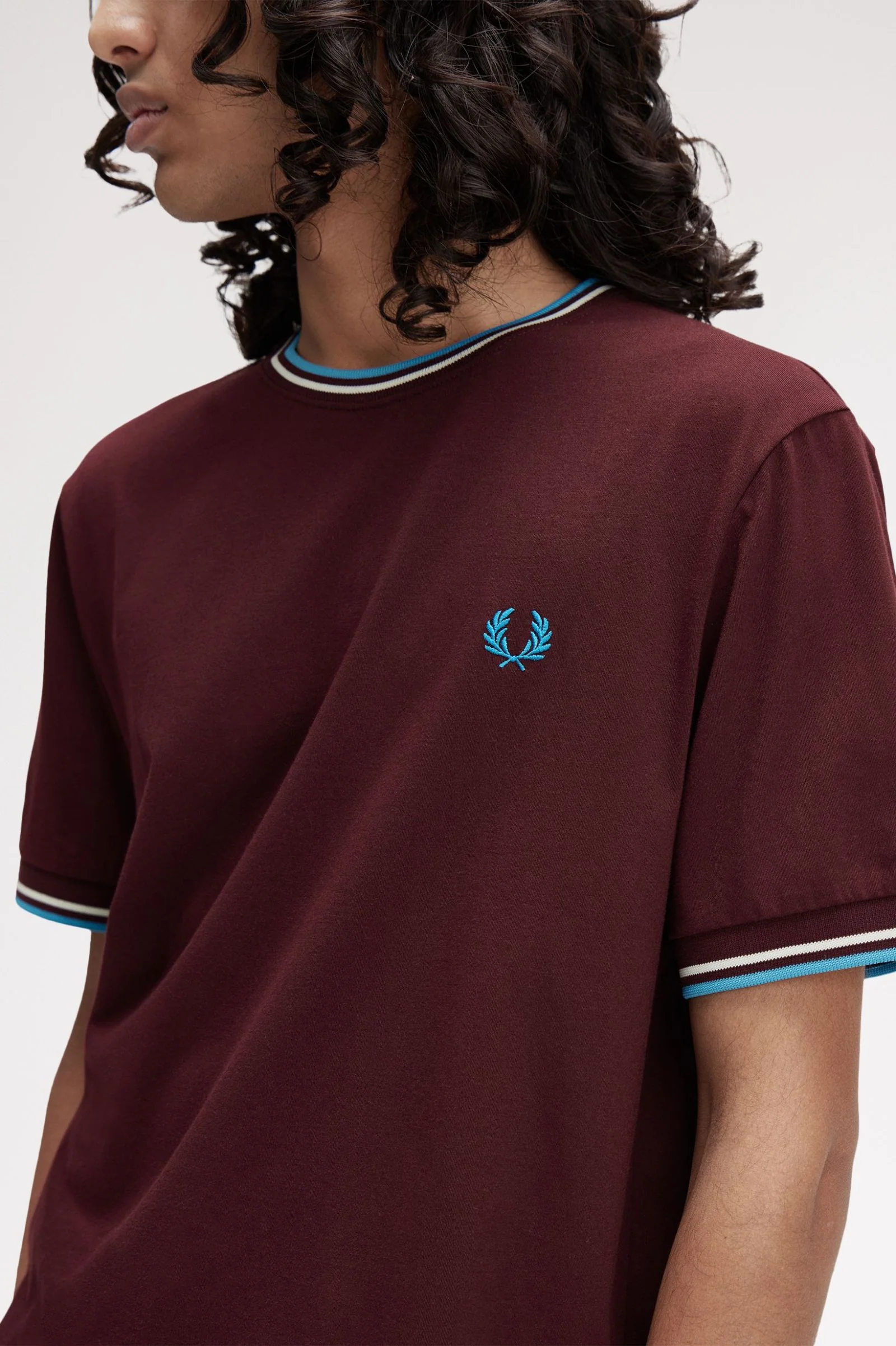 Fred Perry M1588V Twin Tipped T-Shirt Z63 Oxblood/Ecru - Image 4