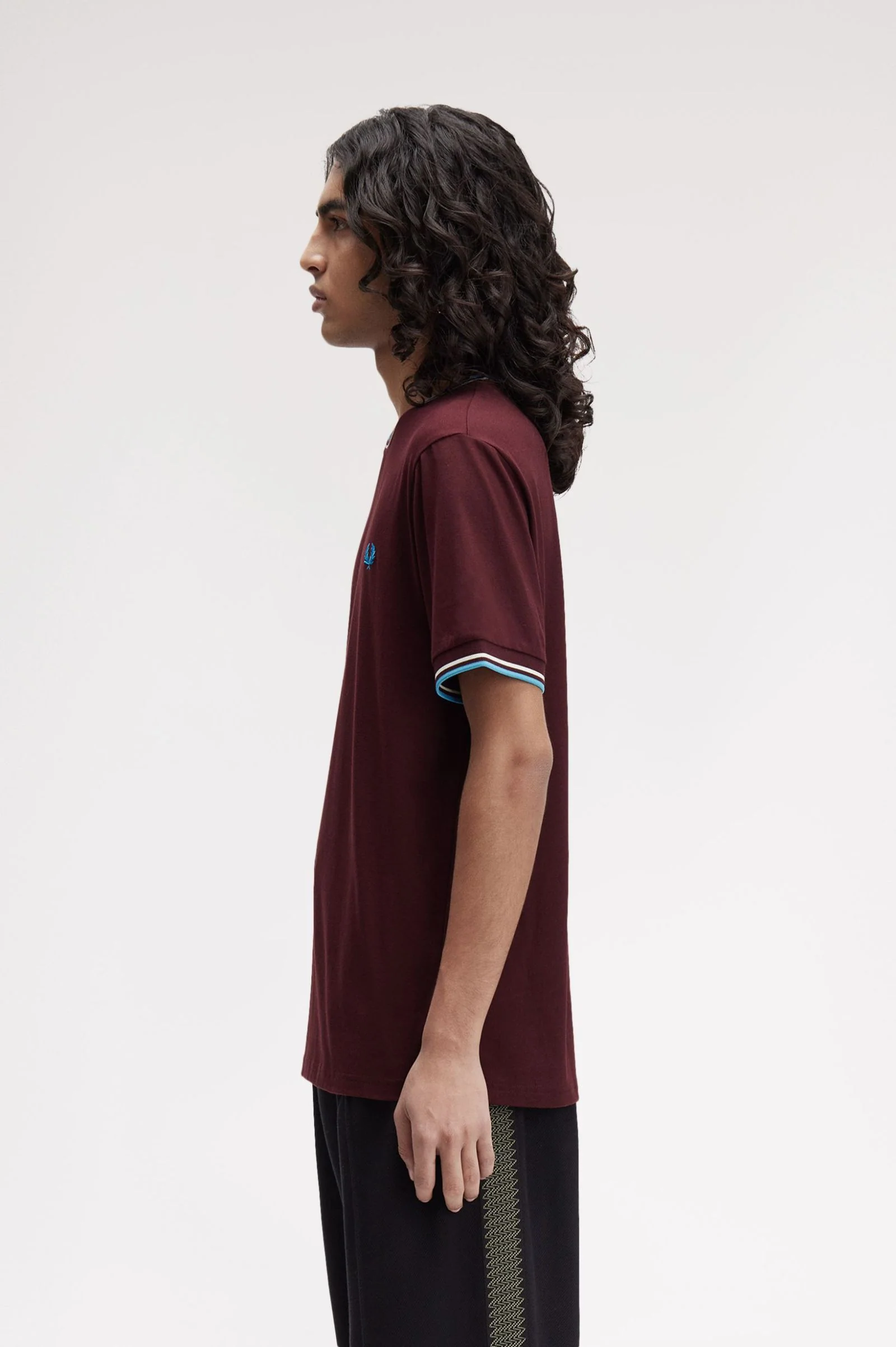Fred Perry M1588V Twin Tipped T-Shirt Z63 Oxblood/Ecru - Image 6