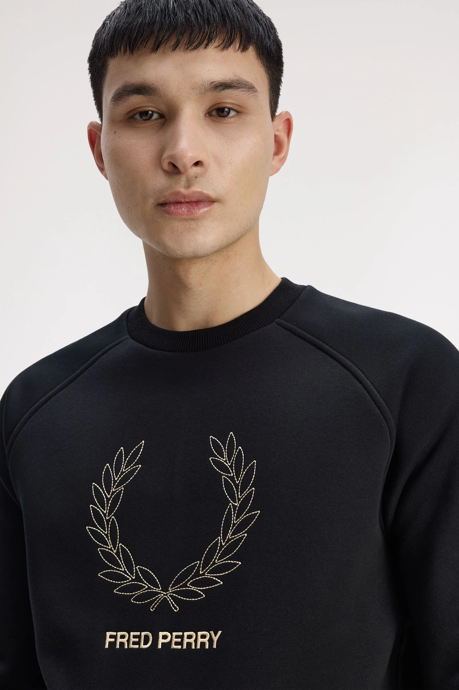 Fred Perry M1769 Outline Laurel Wreath Sweatshirt - 102 Black - Image 2