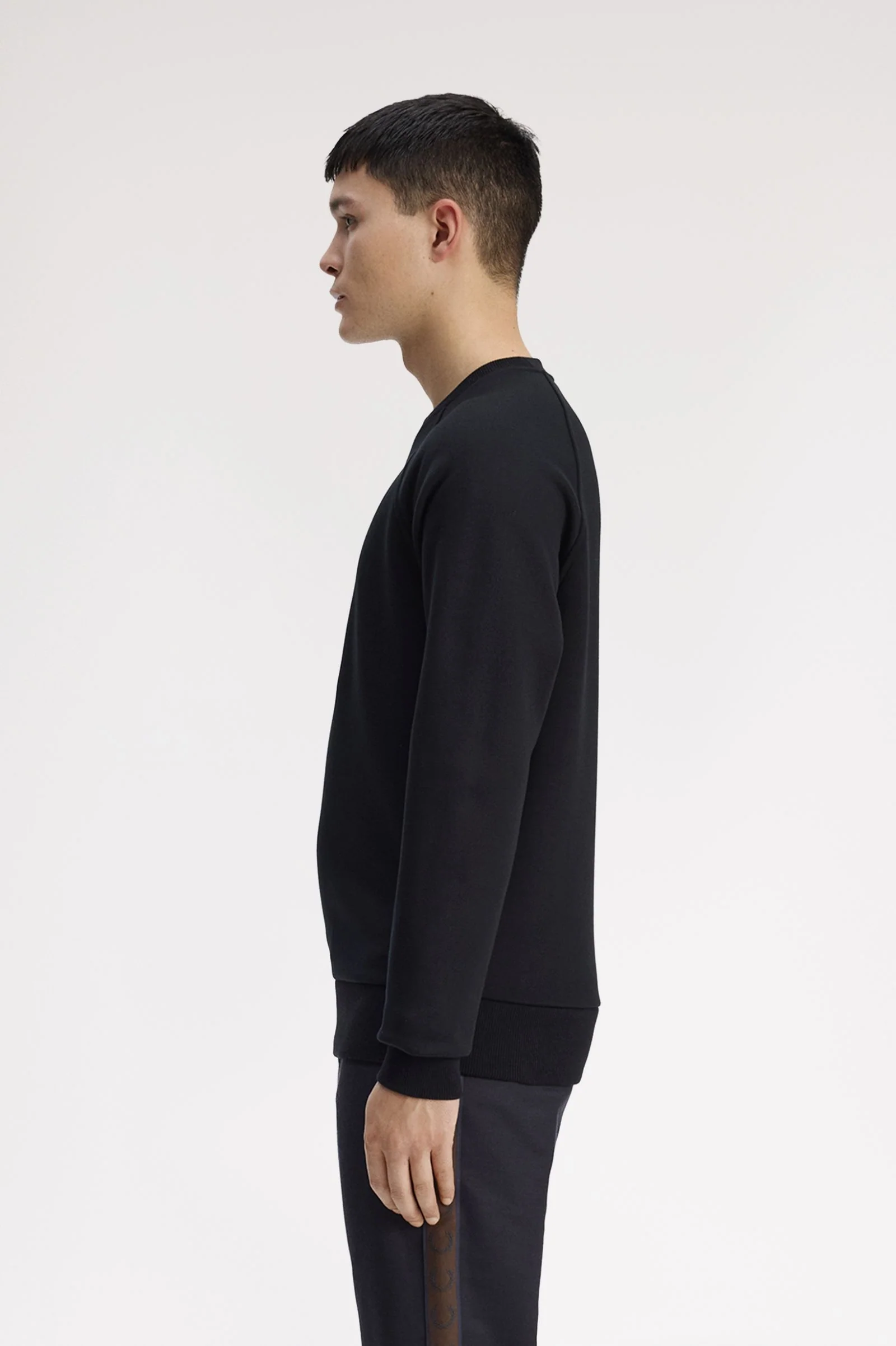 Fred Perry M1769 Outline Laurel Wreath Sweatshirt - 102 Black - Image 3