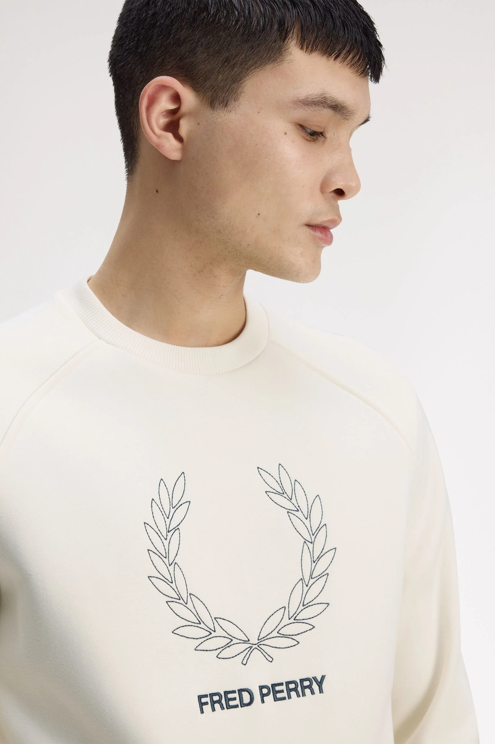 Fred Perry M1769 Outline Laurel Wreath Sweatshirt - 560 Ecru - Image 3