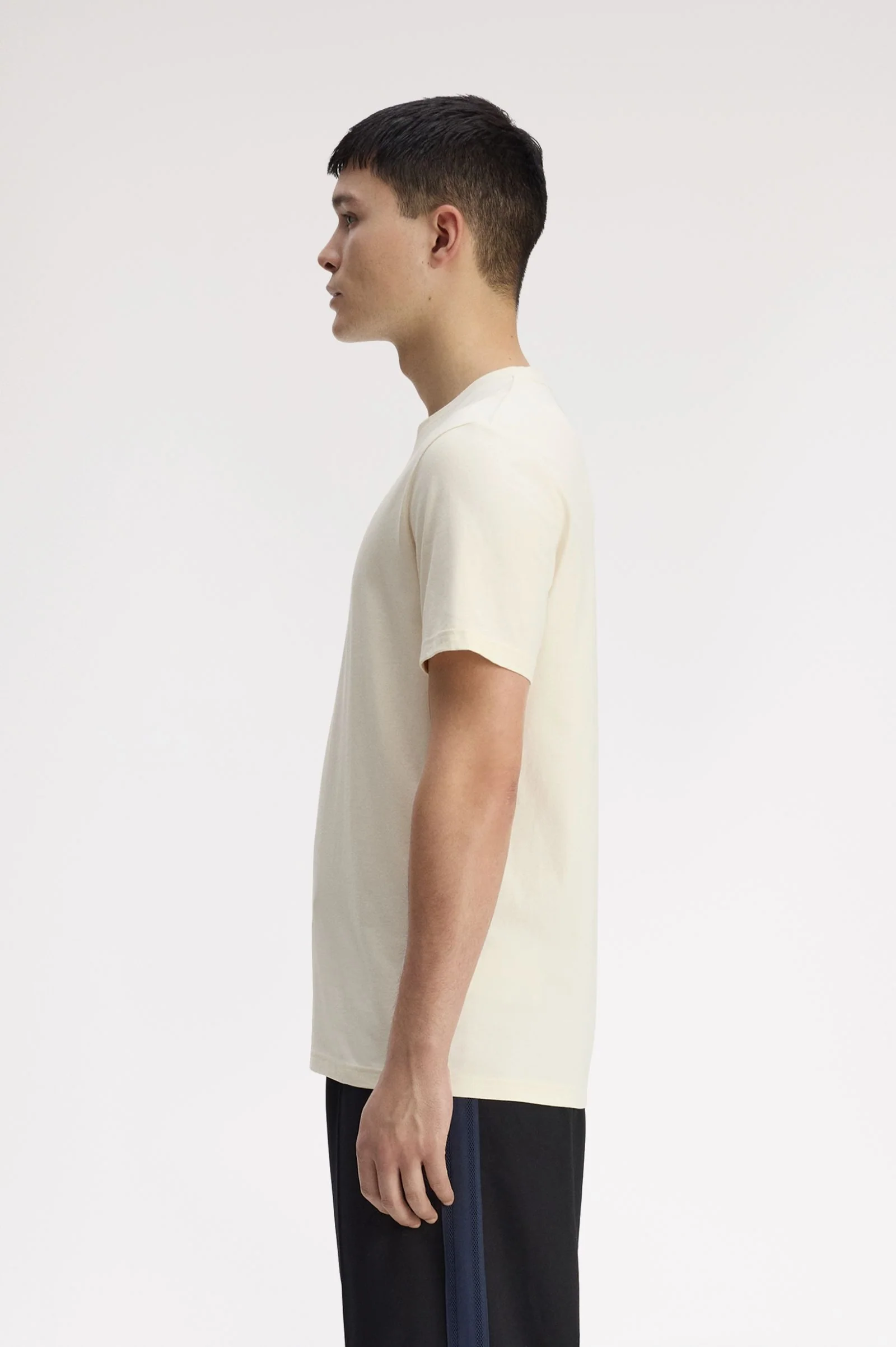 Fred Perry M1776 Outline Laurel Wreath T-Shirt - 560 Ecru - Image 4