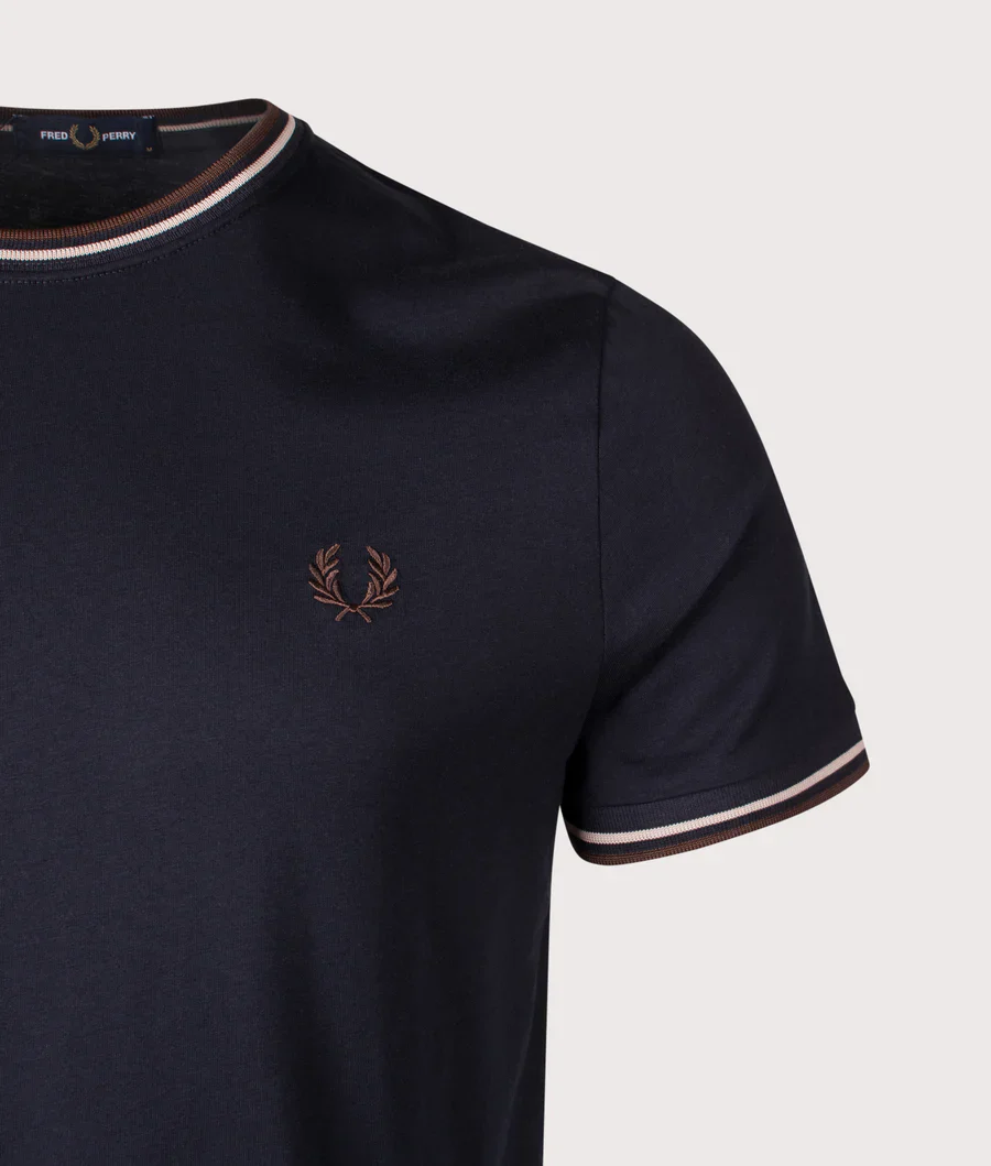 Fred Perry M188V Twin Tipped T-Shirt - 52A Navy/Warm Oat/Burnt Tobacco - Image 3