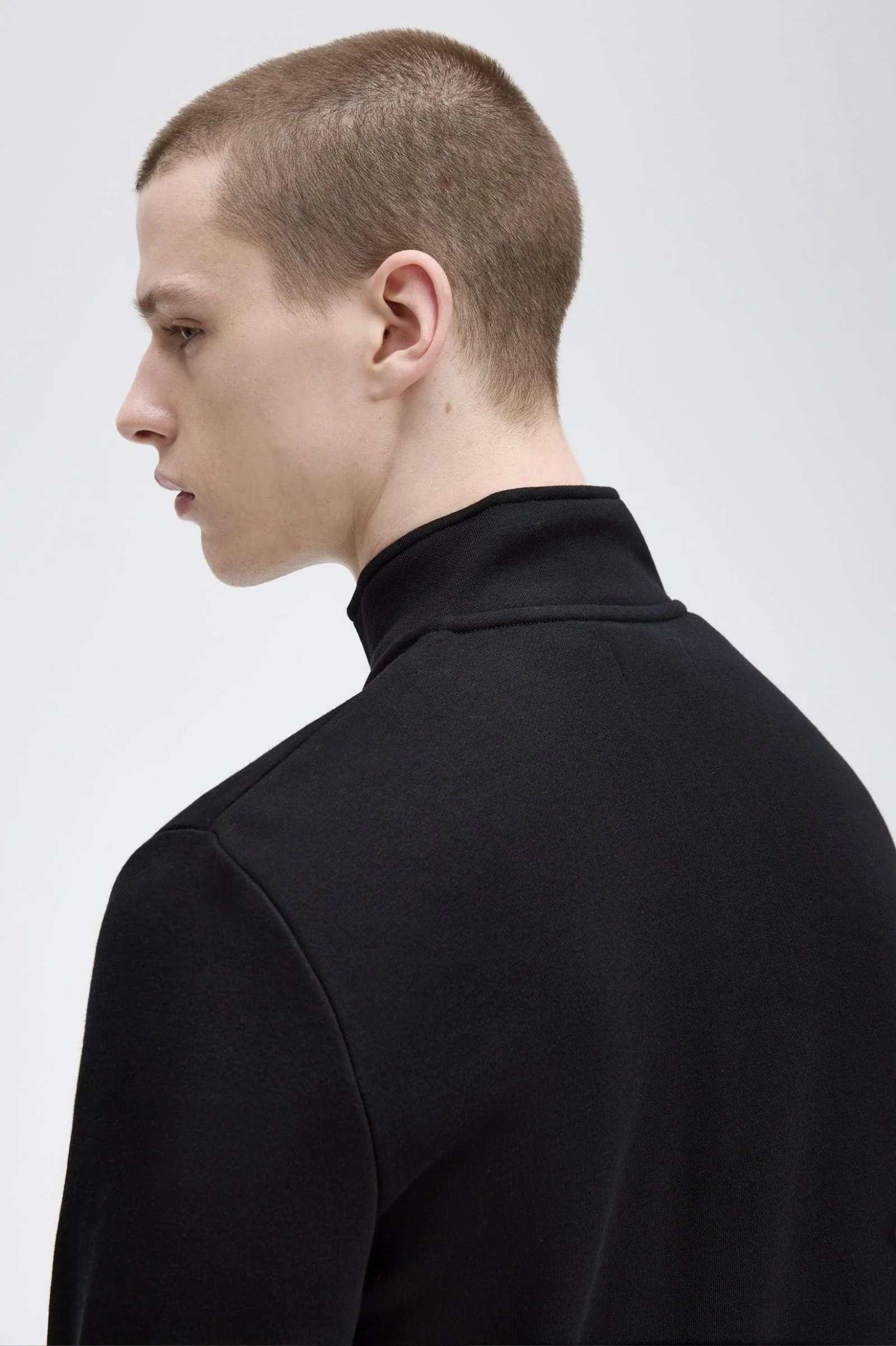 Fred Perry M3574 Half Zip Sweatshirt 102 Black - Image 5