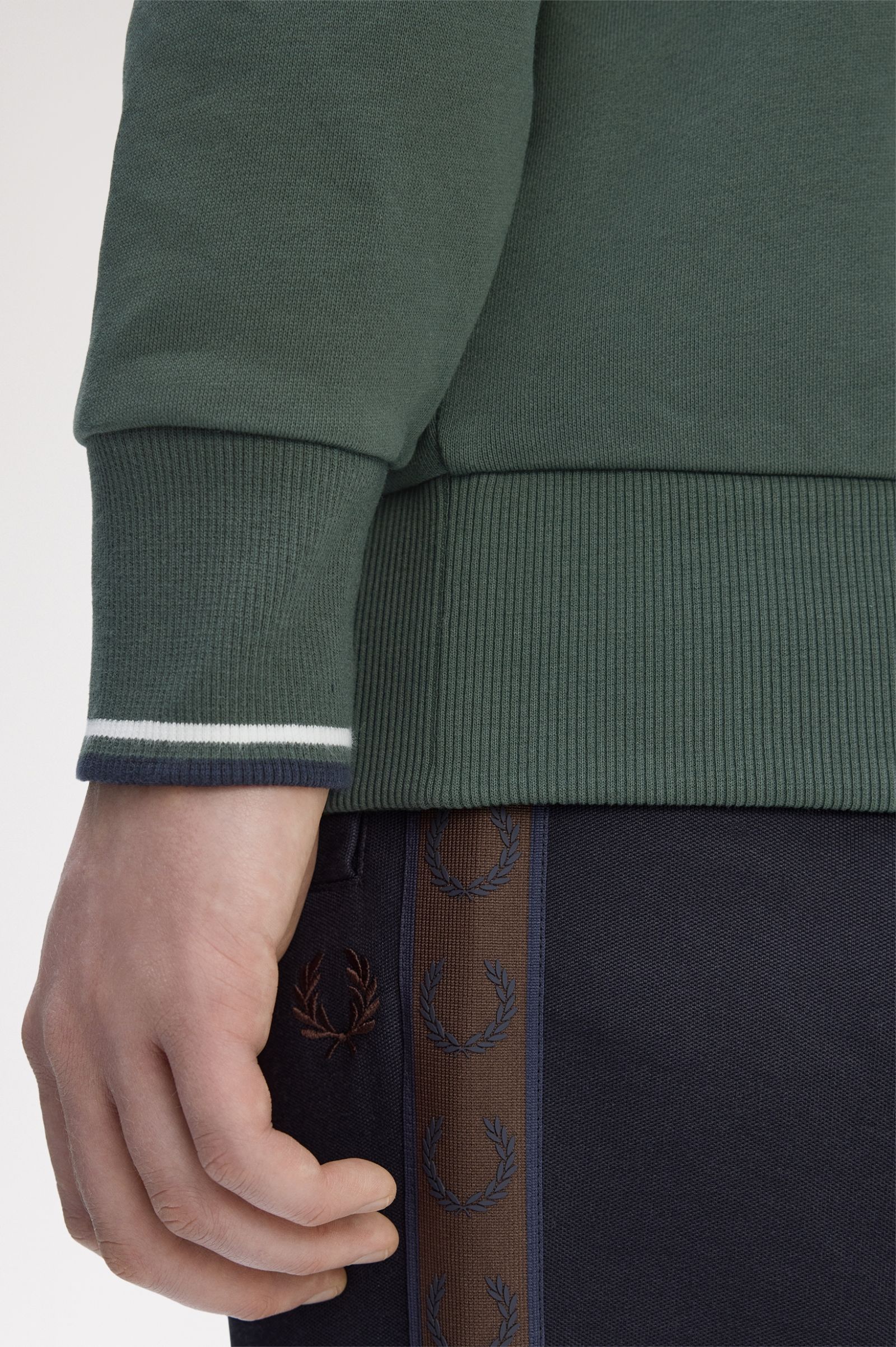 Fred Perry M3574 Half Zip Sweatshirt - 53A Court Green/Snow White/Navy - Image 4