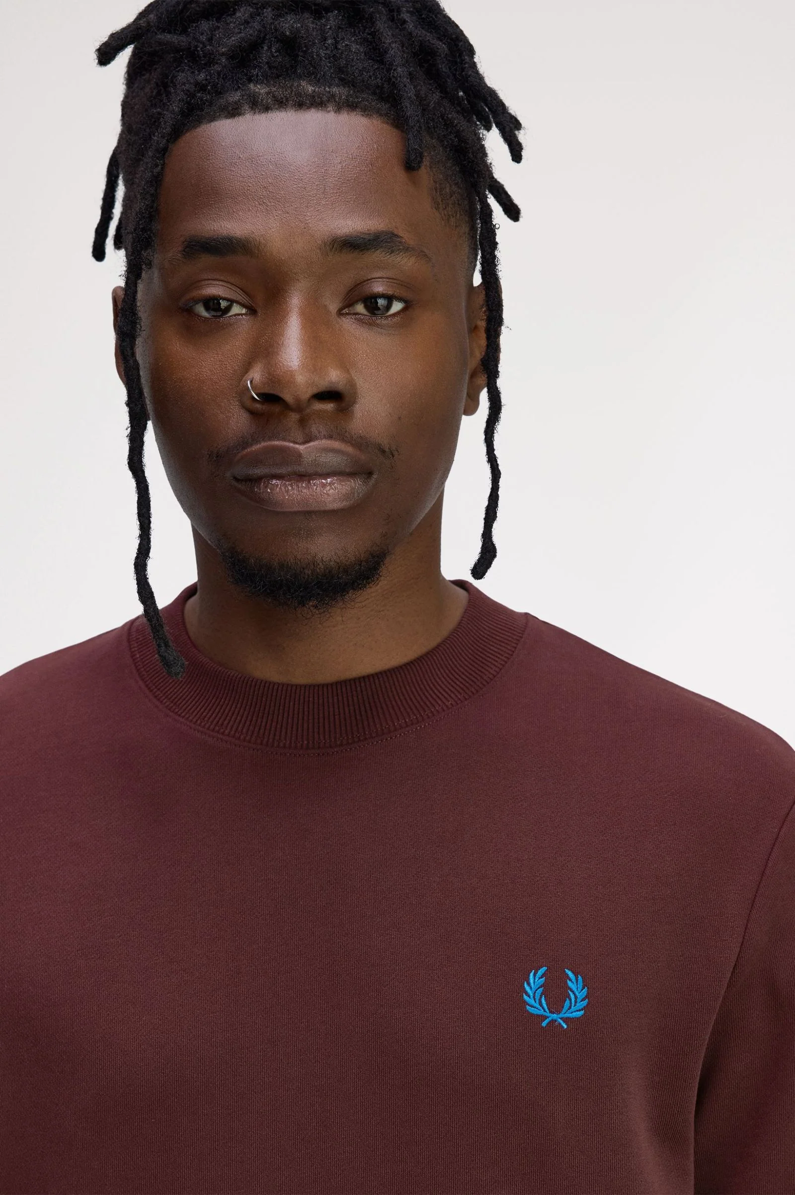 Fred Perry M7535 Crew Neck Sweatshirt - Z63 Oxblood/Ecru - Image 2