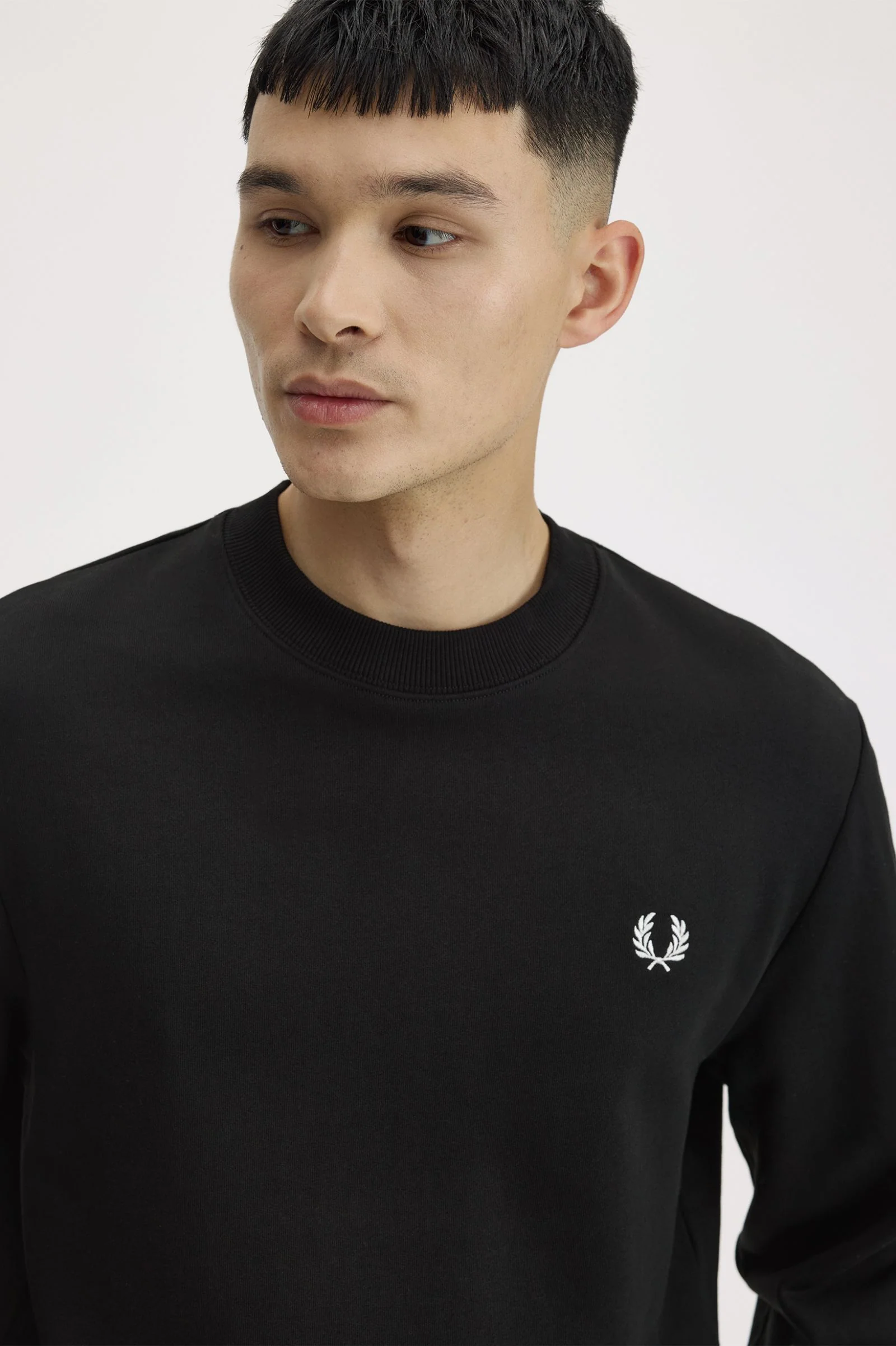 Fred Perry M7535 Crew Neck Sweatshirt - 184 Black - Image 3