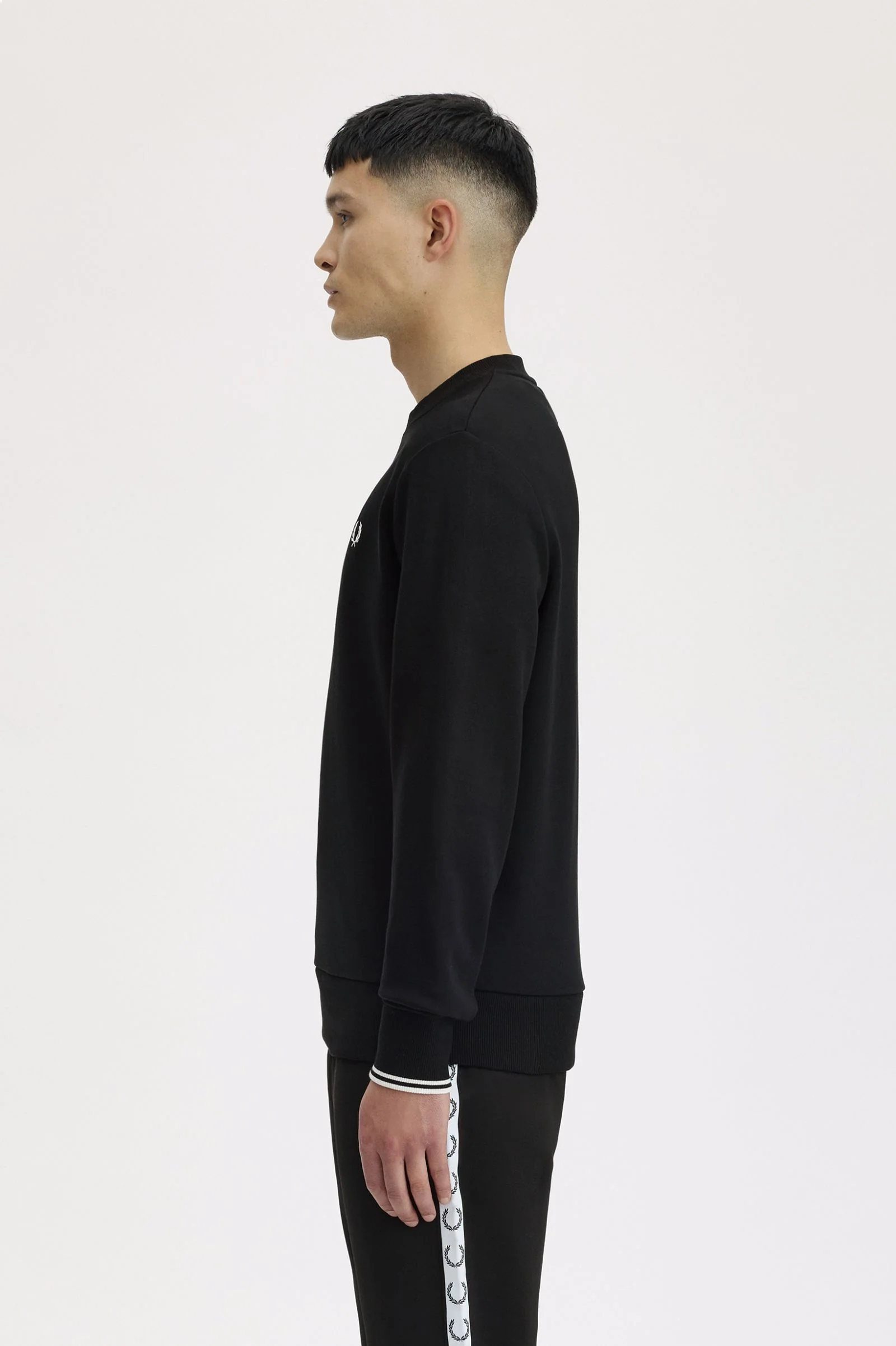 Fred Perry M7535 Crew Neck Sweatshirt - 184 Black - Image 4