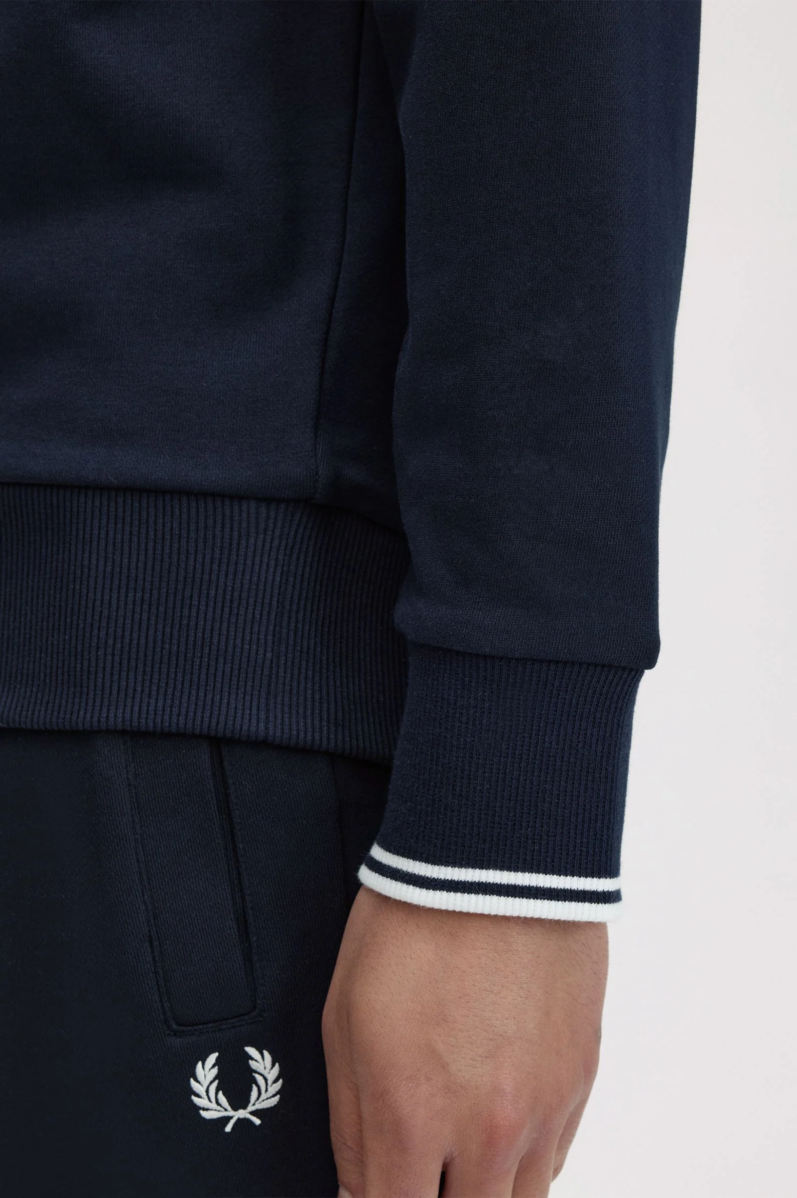 Fred Perry M7535 Crew Neck Sweatshirt - 248 Navy - Image 2