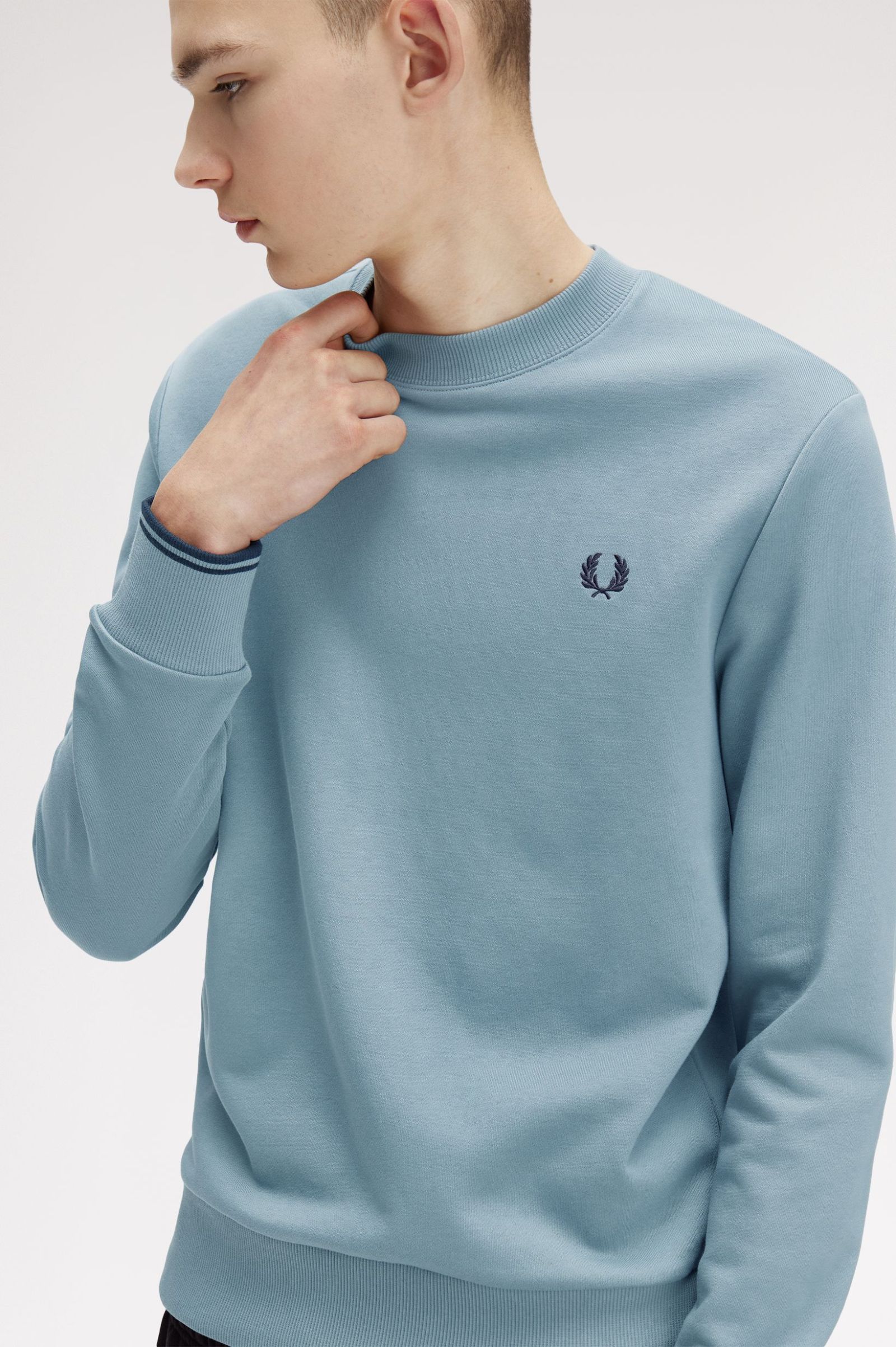 Fred Perry M7535 Crewneck Sweatshirt - Z56 Stockport Blue/Navy - Image 4