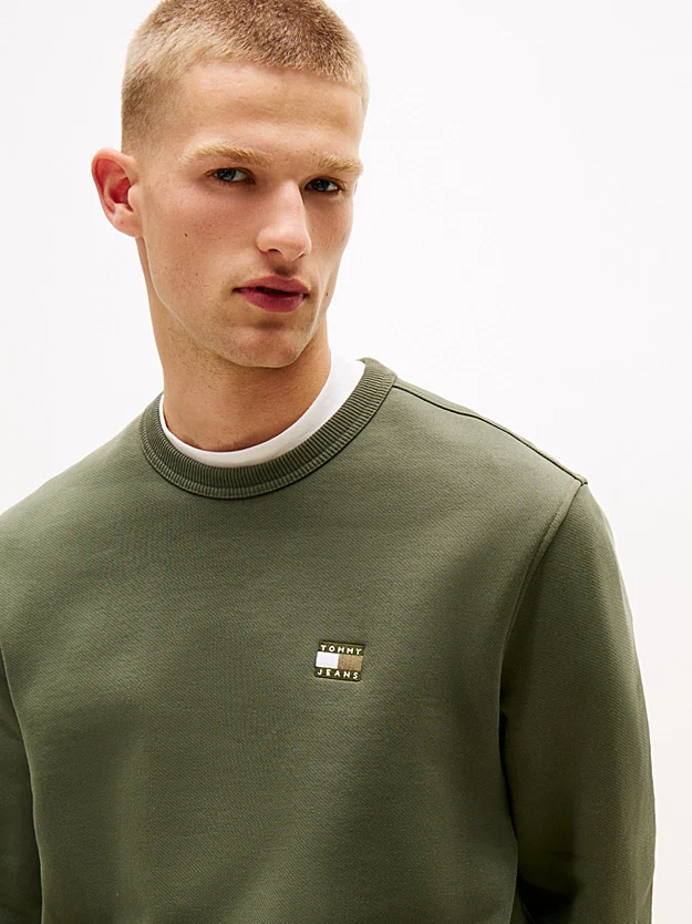Tommy Jeans Tonal Tommy Badge Crew Neck Sweatshirt Petwer Green - Image 4