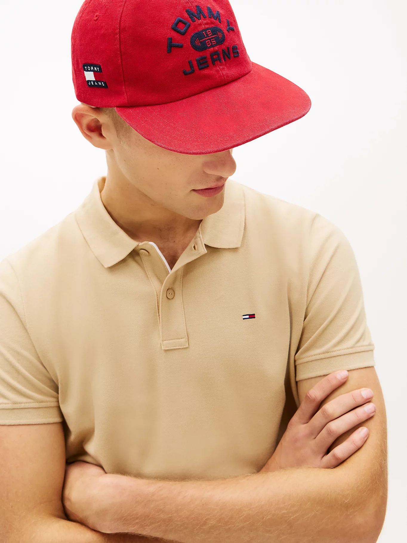Tommy Jeans Flag Slim Fit Pique Polo Shirt - Gentle Gold - Image 4