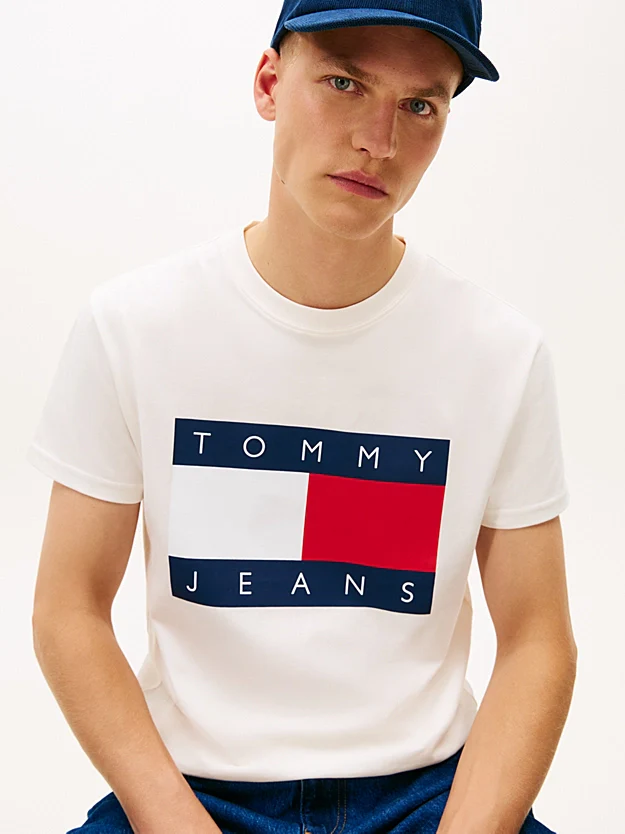 Tommy Jeans DM0DM22645YBH Flag Badge Jersey Crew Neck T-Shirt - Off White - Image 3